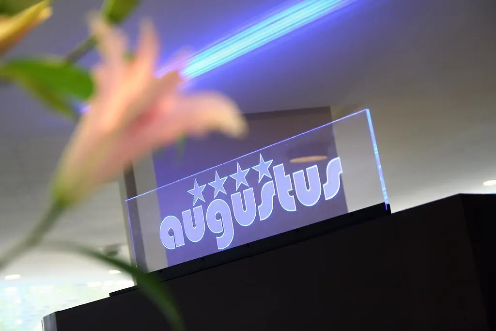 Hotel Augustus Riccione 4*,  Itália